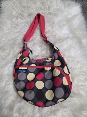 Kavu Shoulder Bag in Pink, Cream & Gray Polka Dot